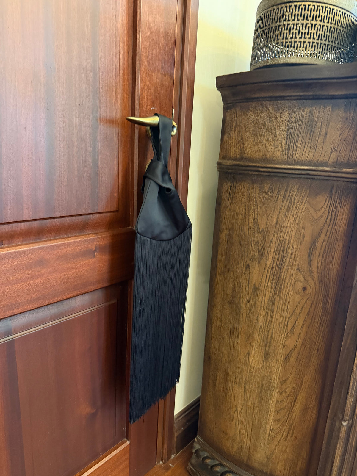 Le Knot Mini - Black Satin 18”