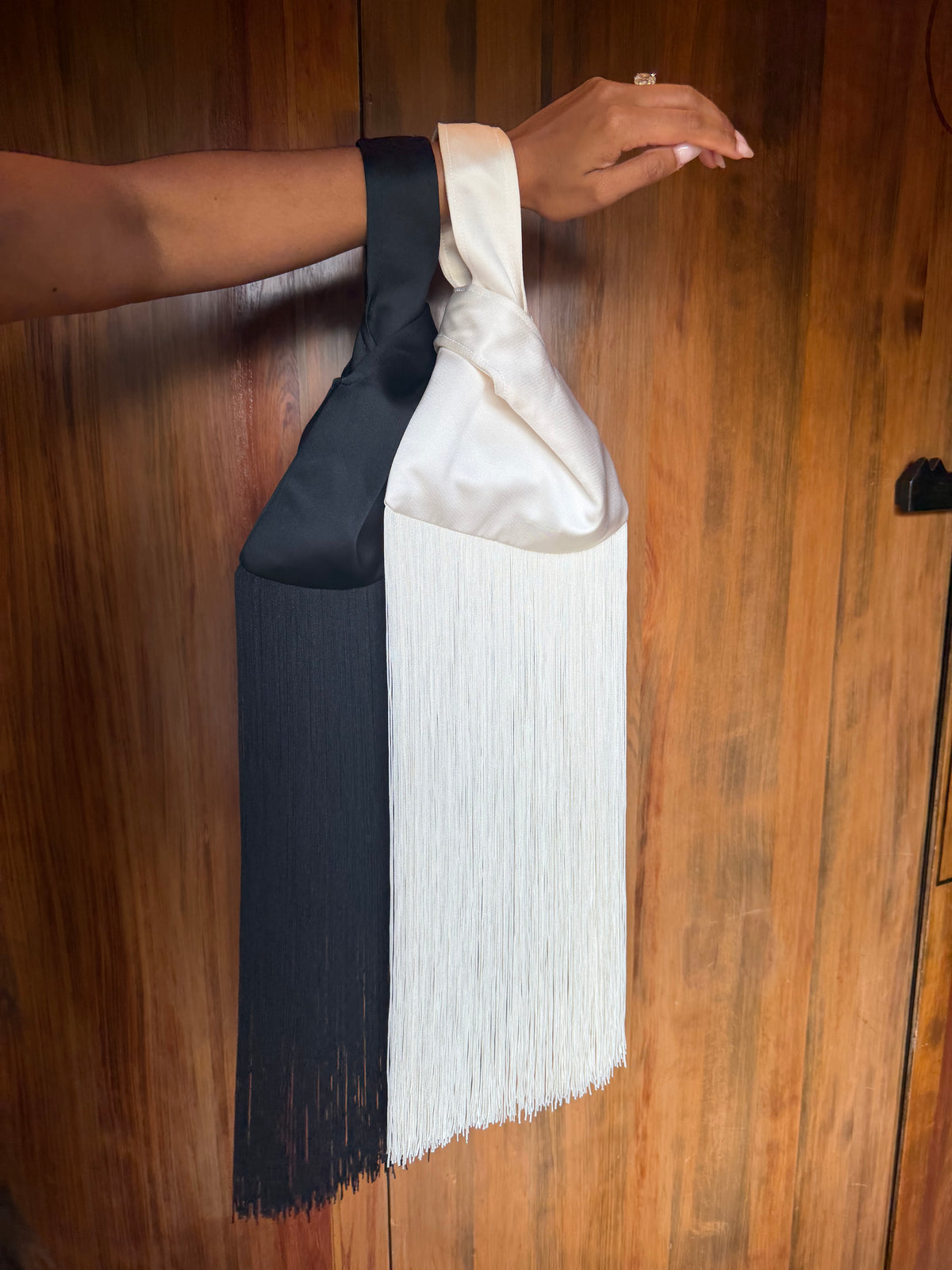 Le Knot Mini - Black Satin 18”