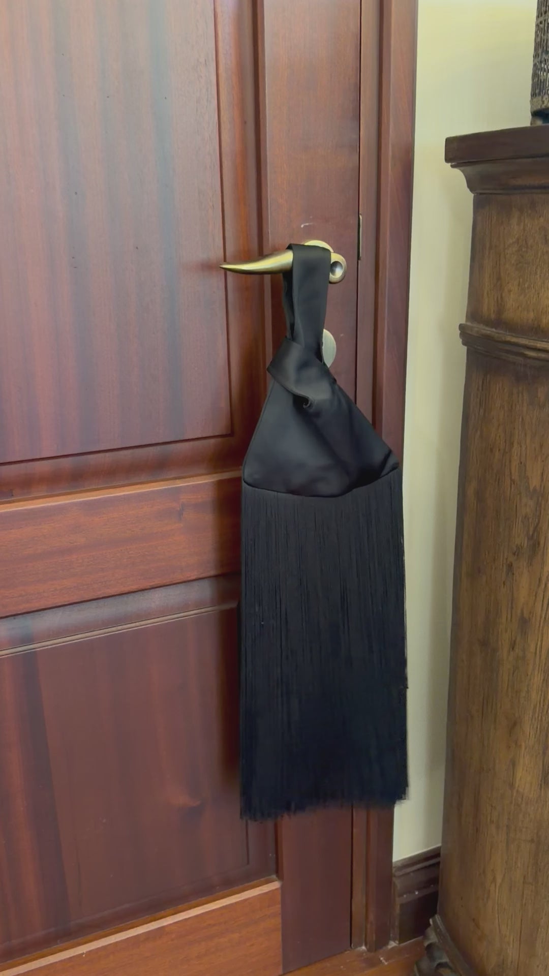 Le Knot Mini - Black Satin 18”